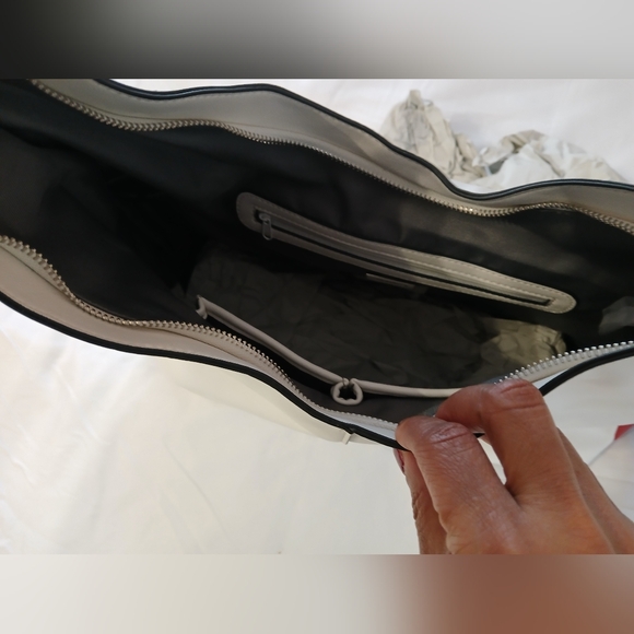 New Alfani Hand Bag - Picture 4 of 4